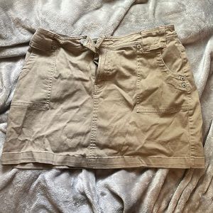 Beige skort